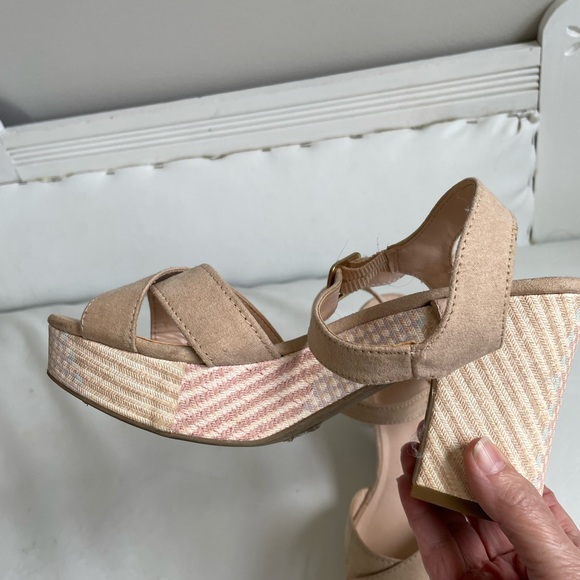 NEUTRAL TAN NUDE BEIGE FAUX LEATHER OPEN TOE SANDAL CHUNKY HEEL ANKLE STRAP - Picture 10 of 10